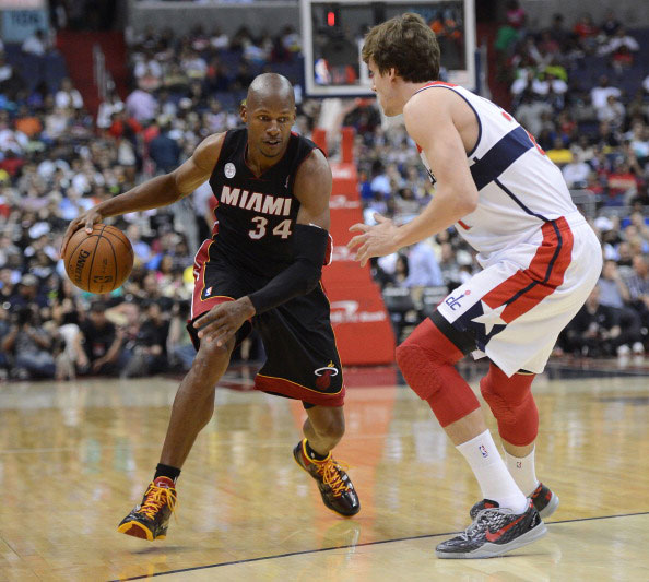 成鲜明对比 成鲜明对比