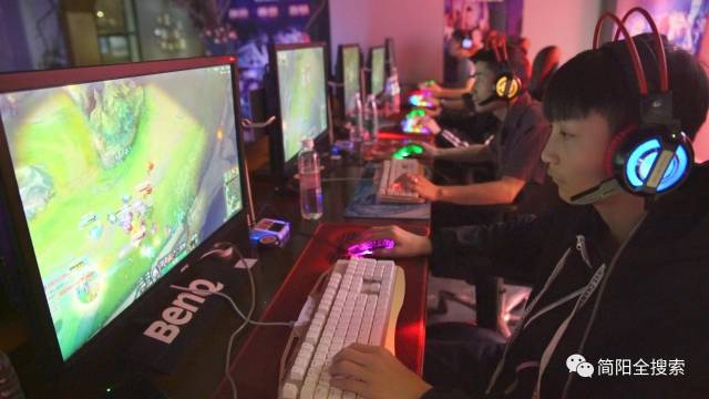 边的每一个 边的每一个