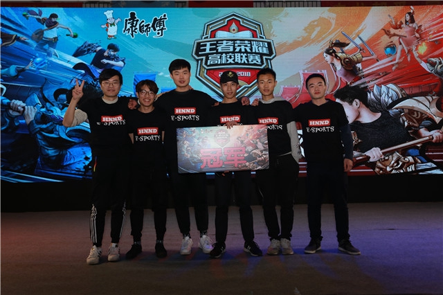 中表现出色 中表现出色